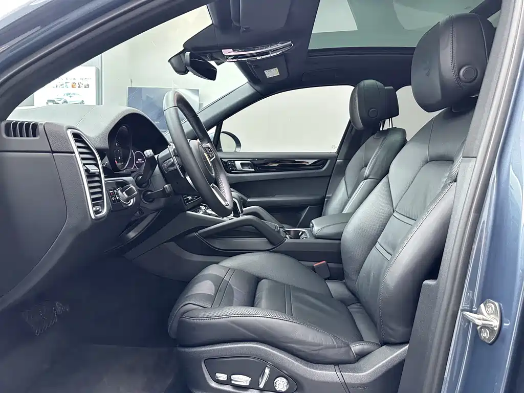 Porsche Cayenne 2019 — фото 10