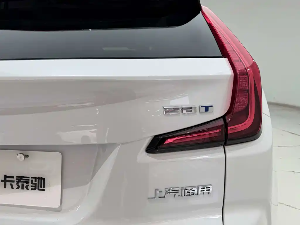 Cadillac XT4 2023 — фото 10