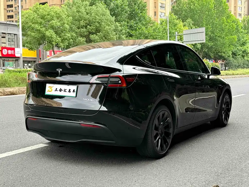 Tesla Model Y 2022 — фото 10