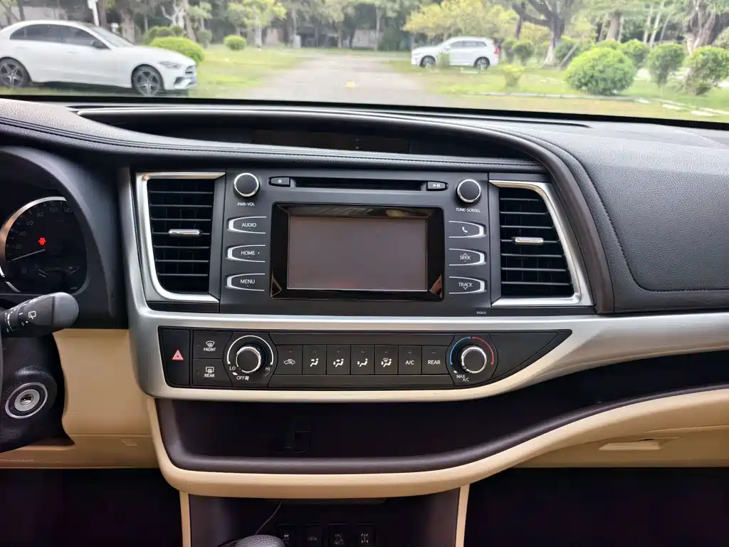 Toyota Highlander 2021 — фото 9