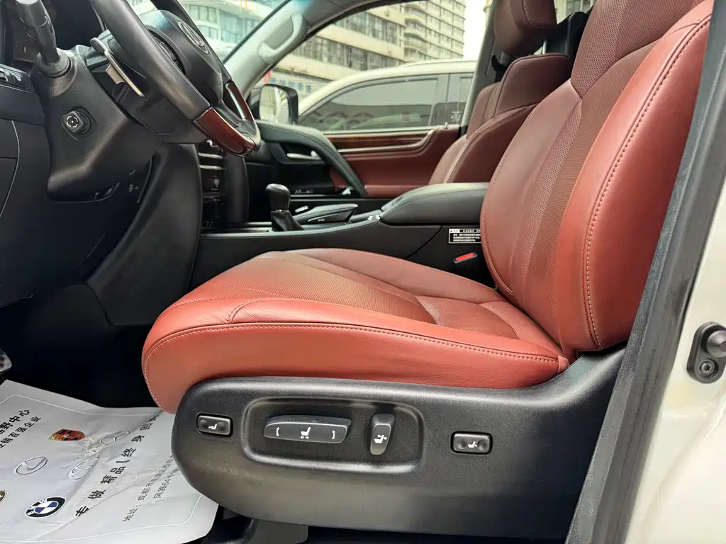 Lexus LX 2020 — фото 18
