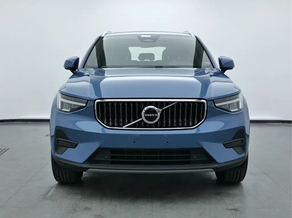Volvo XC40 2023 — фото 2