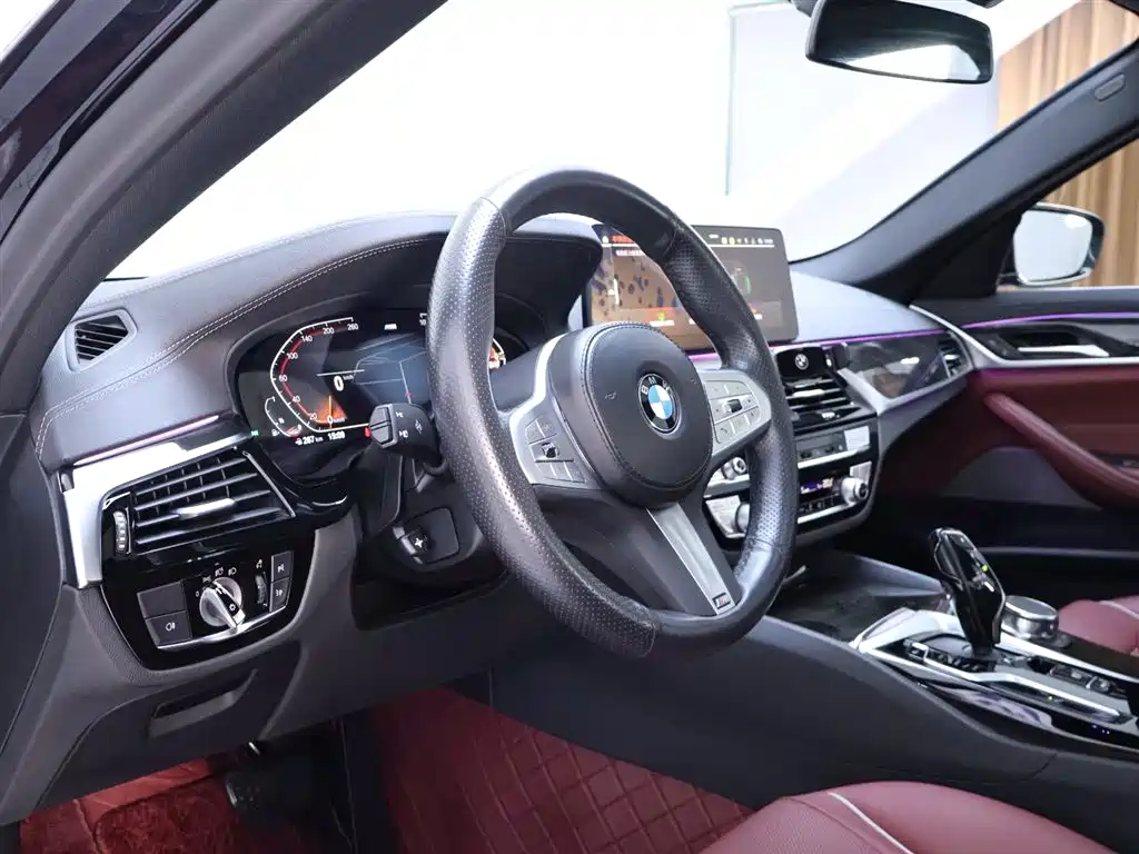 BMW 5 Series 2023 — фото 11