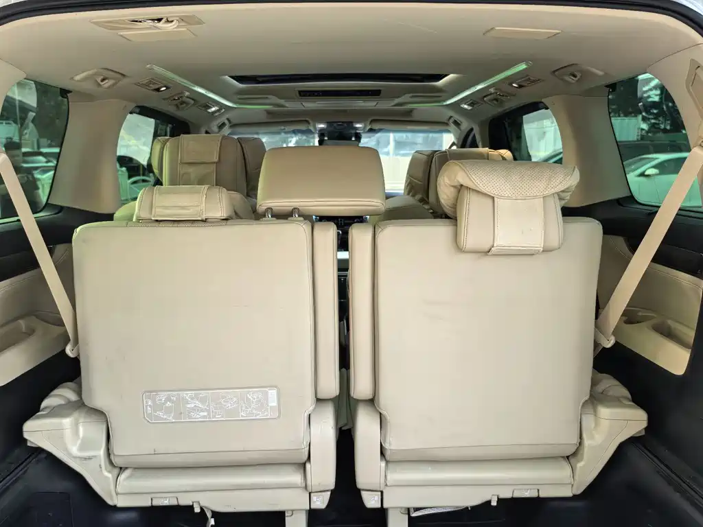 Toyota Alphard 2022 — фото 9