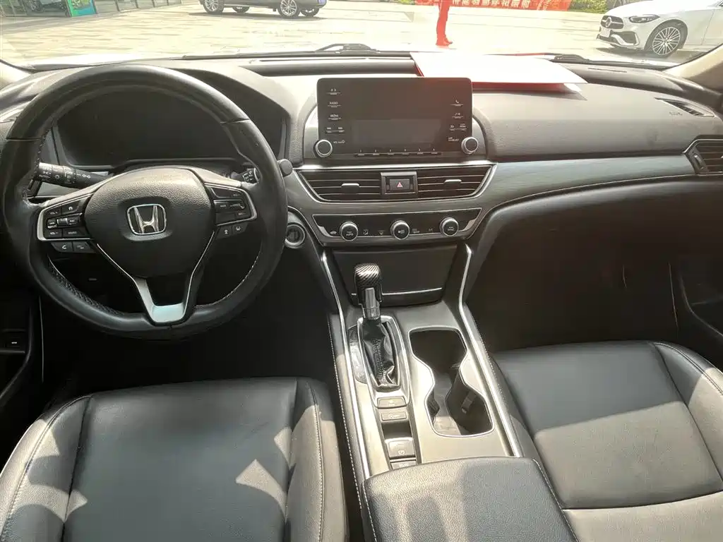 Honda Accord 2019 — фото 10