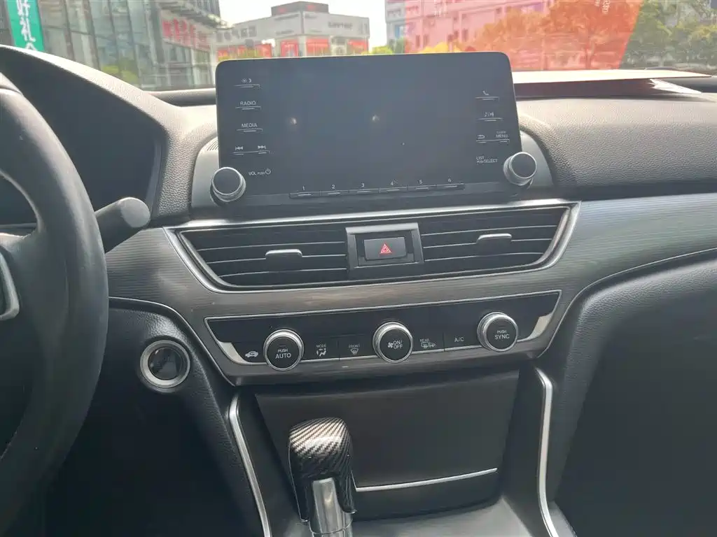 Honda Accord 2019 — фото 12