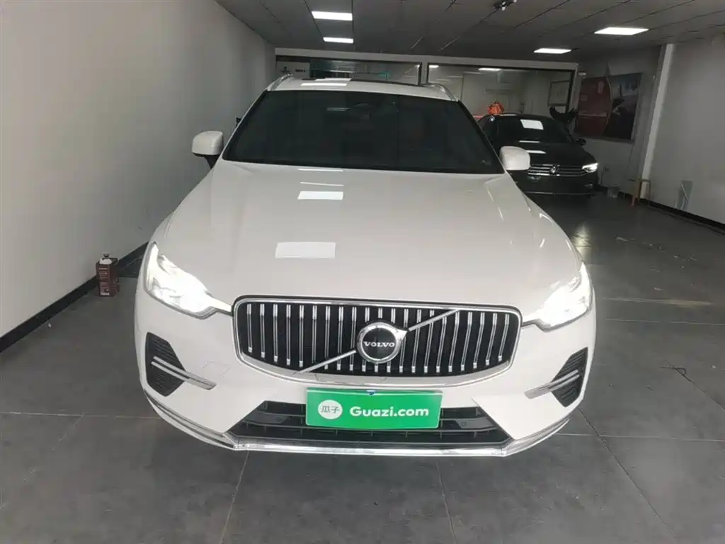 Volvo XC60 2022 — фото 3