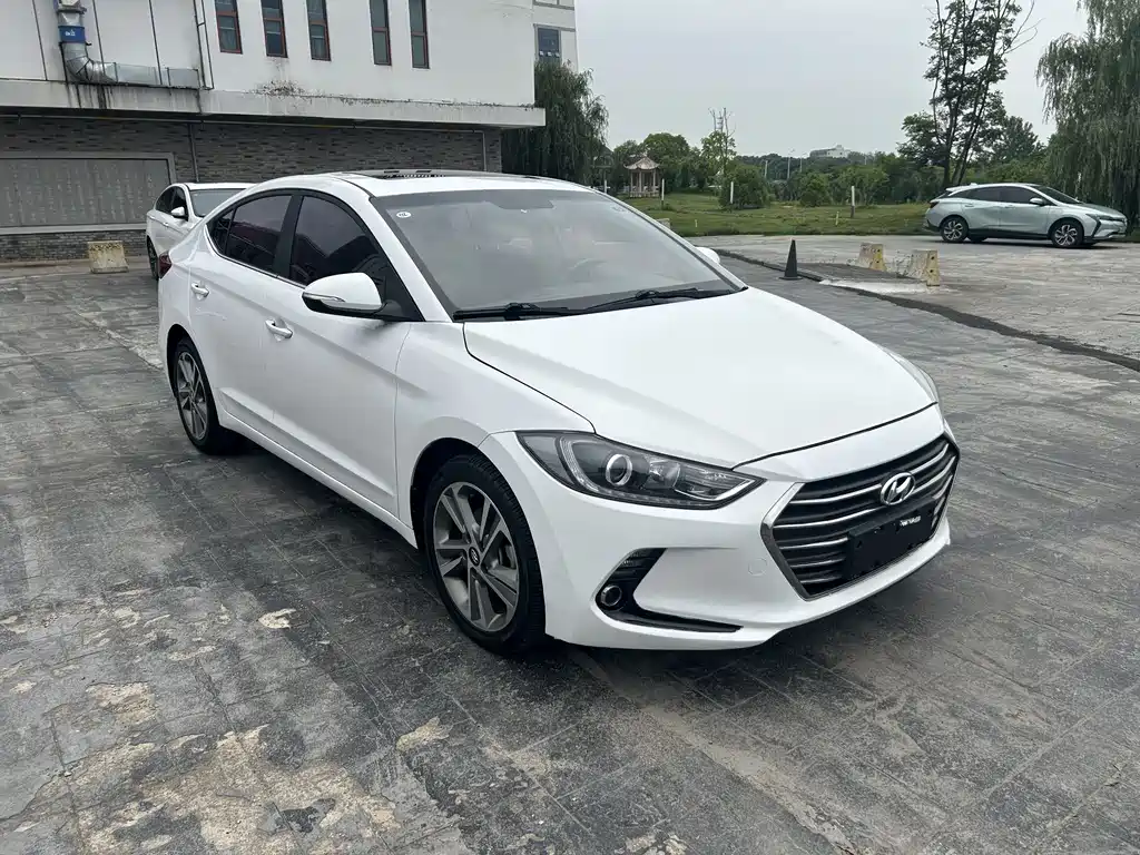 Hyundai Elantra 2017 — фото 3