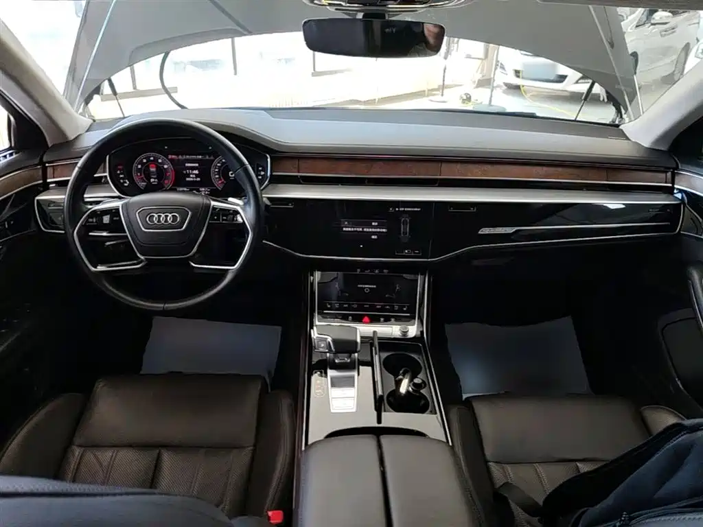 Audi A8 2020 — фото 10