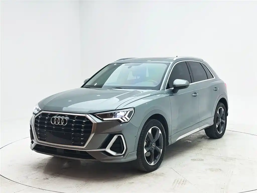 Audi Q3 2021 — фото 1