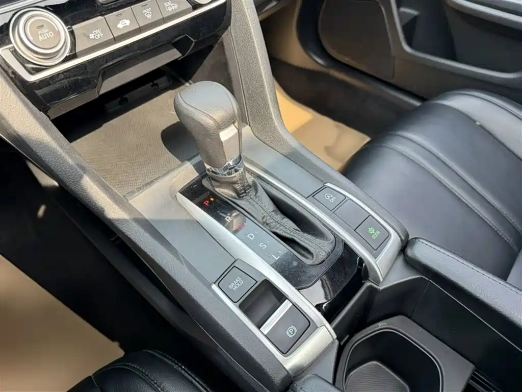 Honda Civic 2019 — фото 15