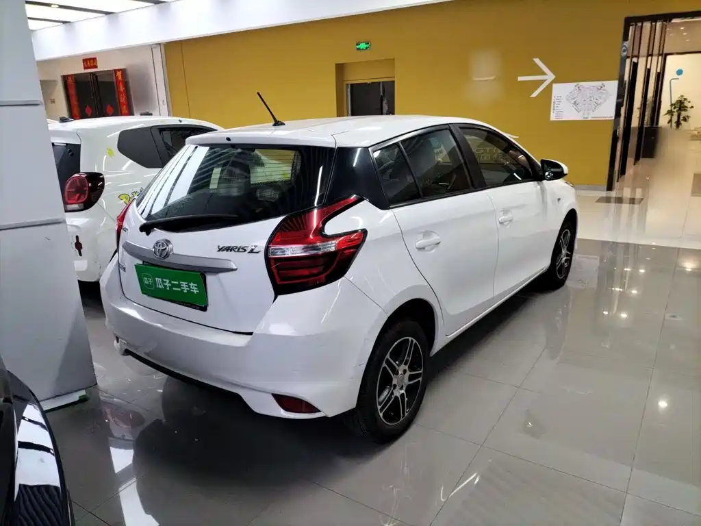 Toyota Yaris L 2016 — фото 9