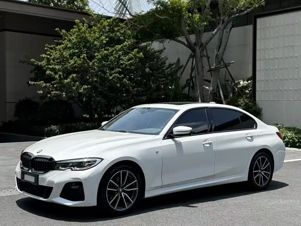 BMW 3 Series 2019 — фото 1