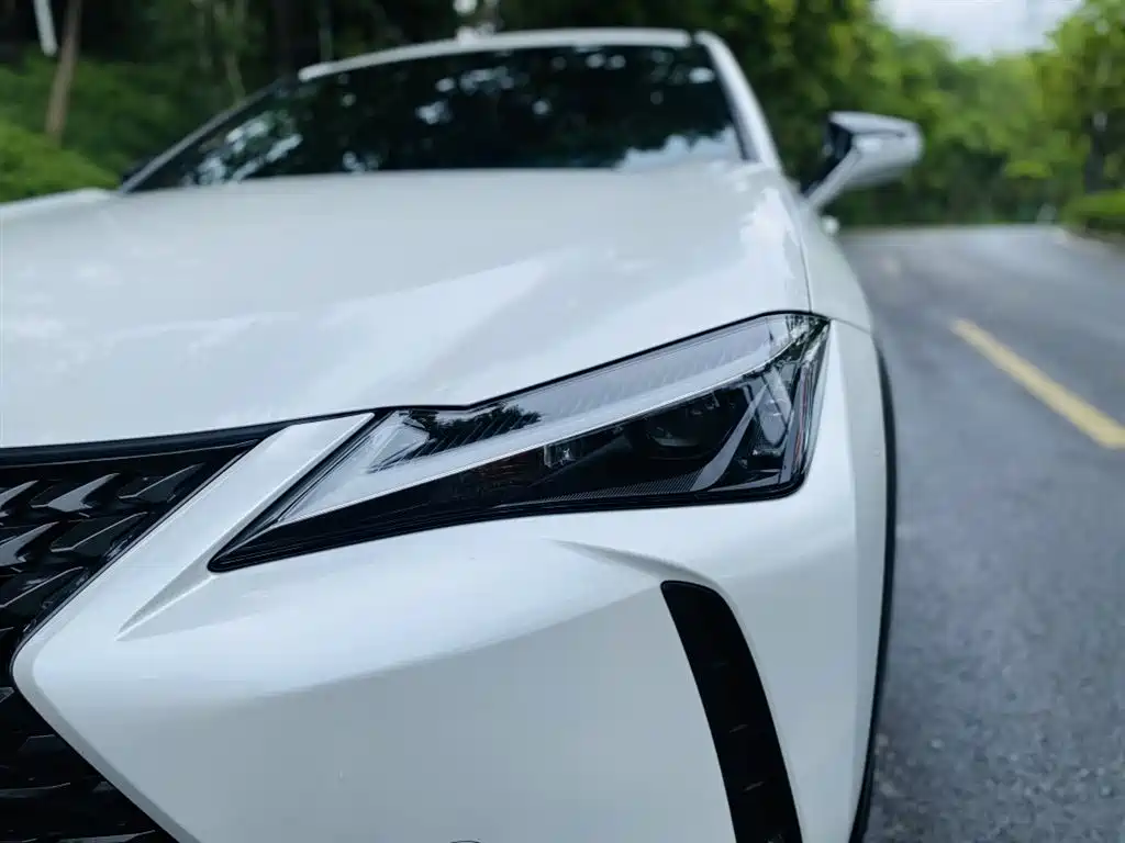 Lexus UX 2024 — фото 14