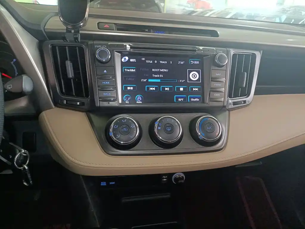 Toyota RAV4 2015 — фото 12