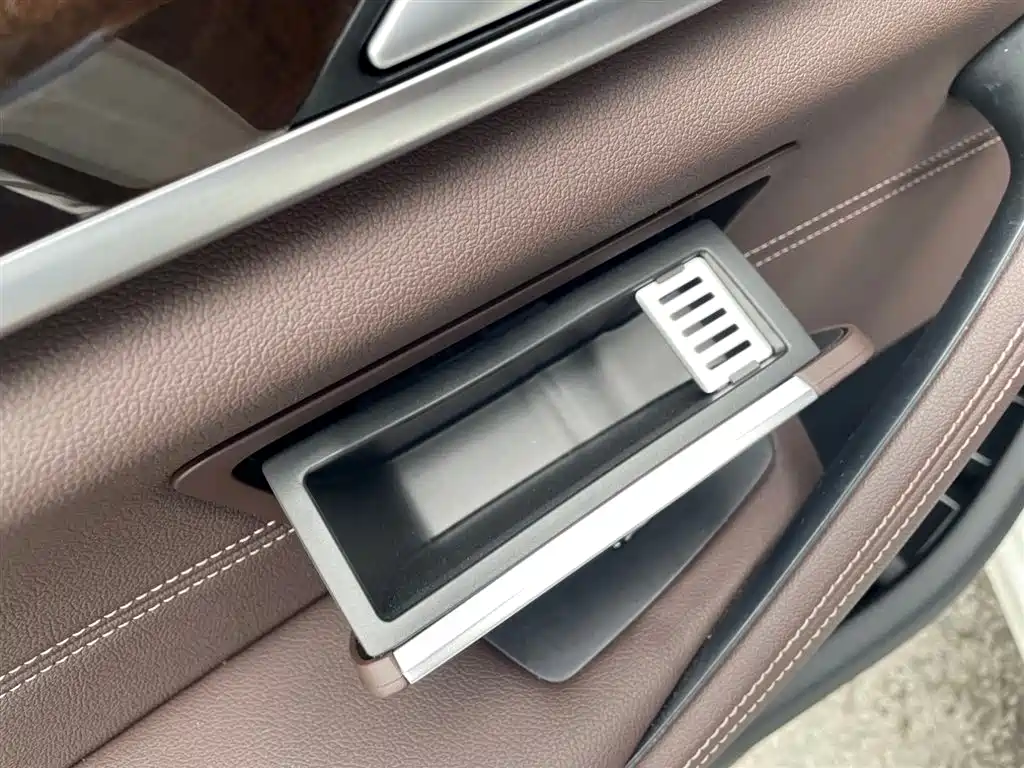 BMW 5 Series 2020 — фото 16