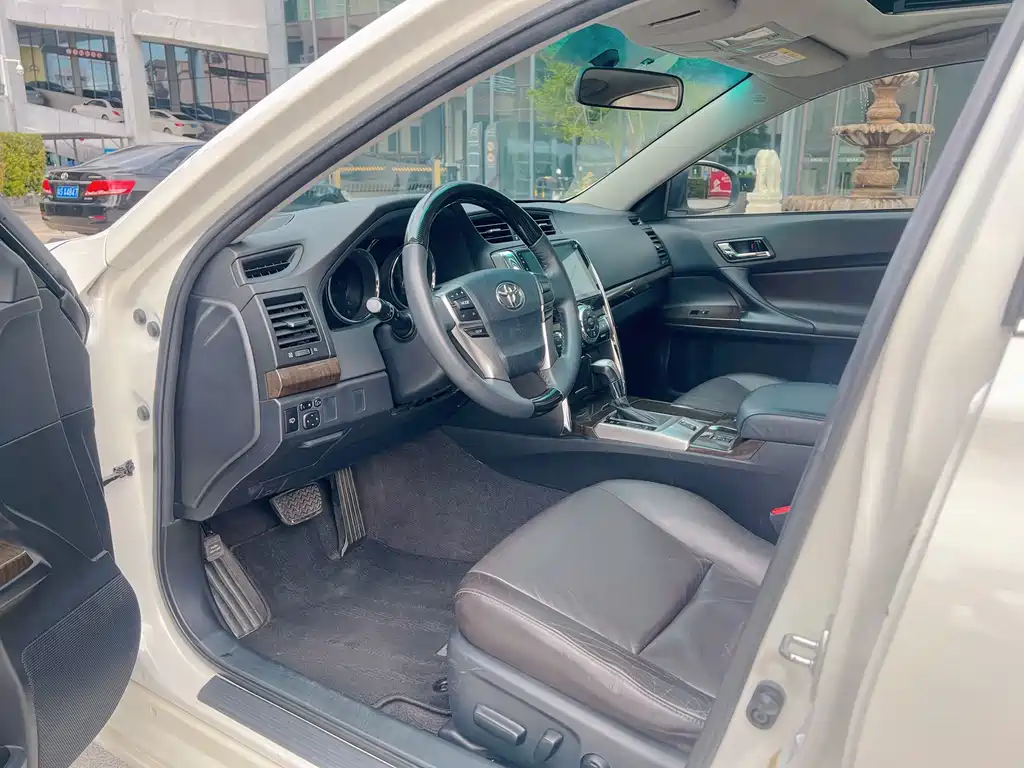 Toyota Reiz 2013