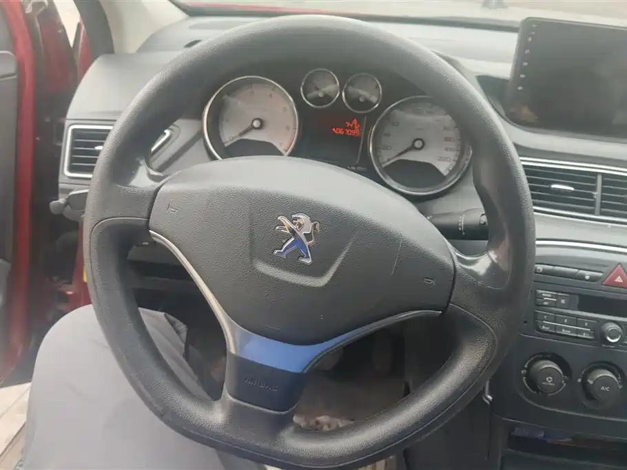 Peugeot 308 2015 — фото 15