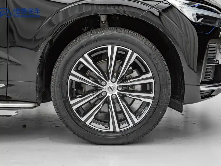 Volvo XC60 2022 — фото 11