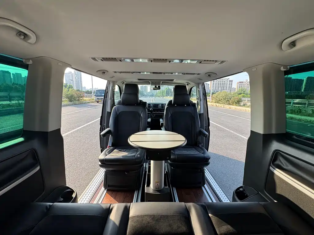 Volkswagen Multivan 2018 — фото 36