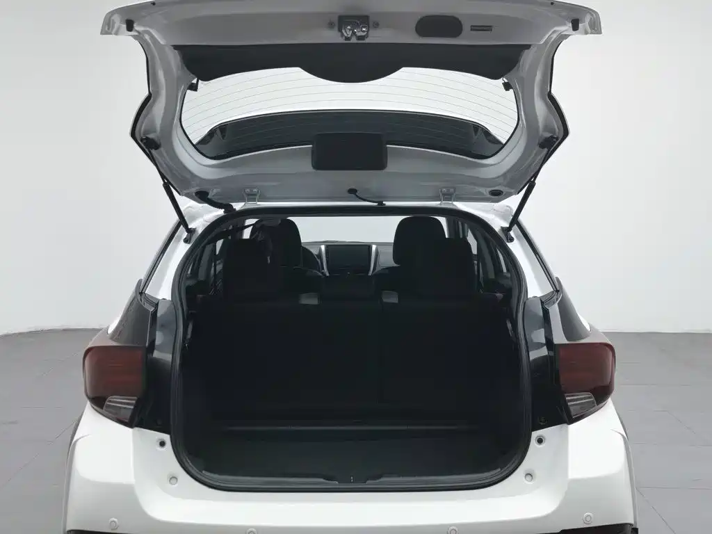 Toyota Yaris L 2020 — фото 16