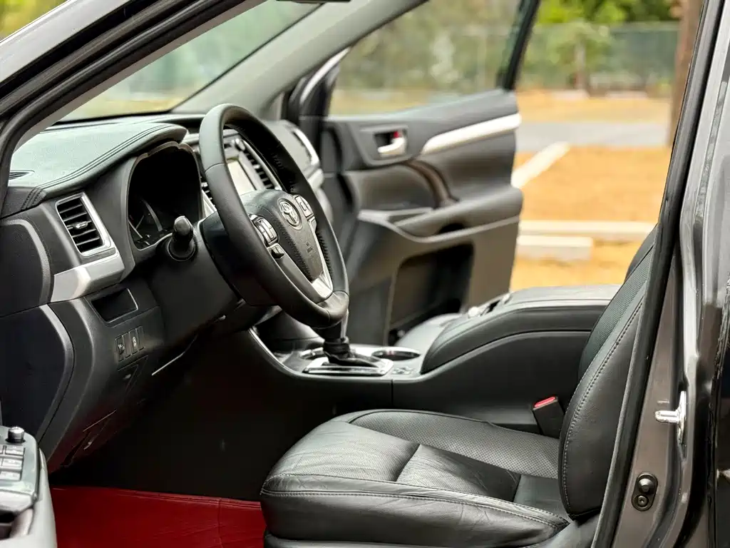 Toyota Highlander 2018 — фото 11