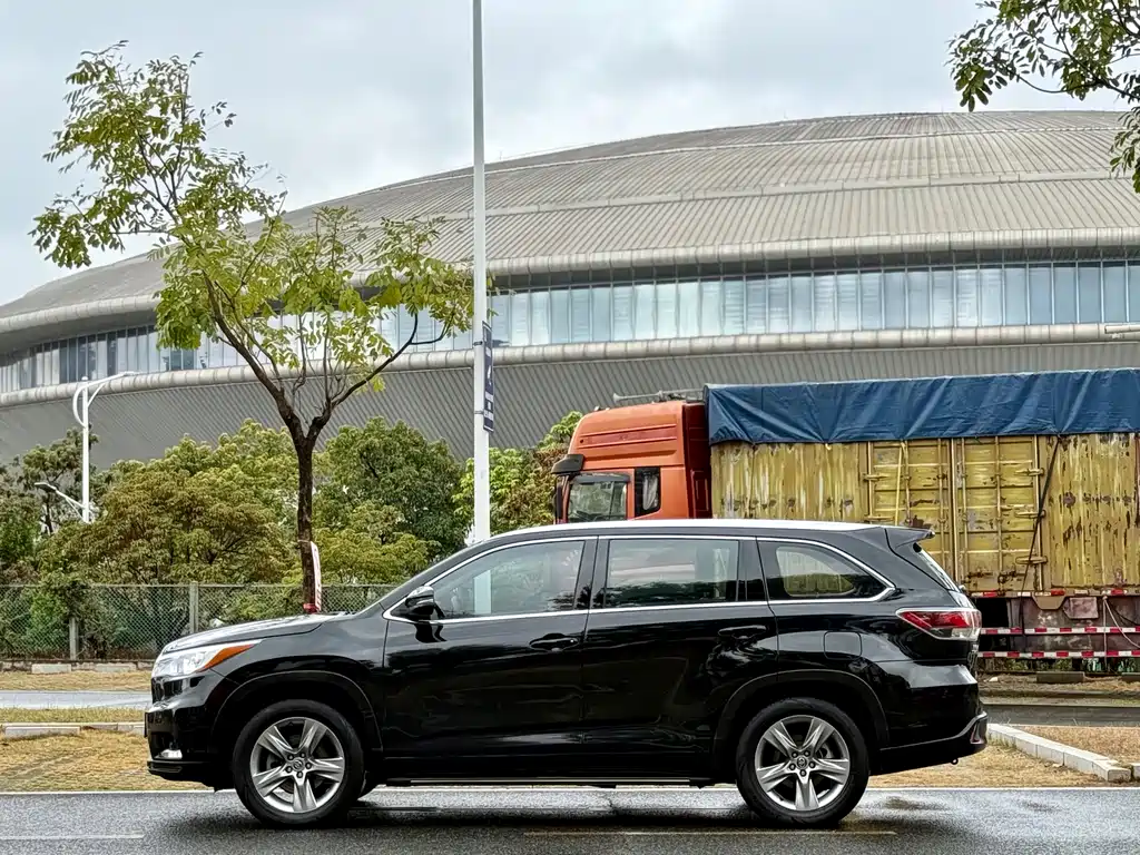 Toyota Highlander 2018 — фото 19