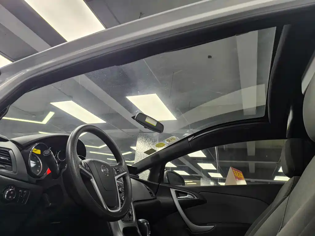 Opel Astra 2014 — фото 14