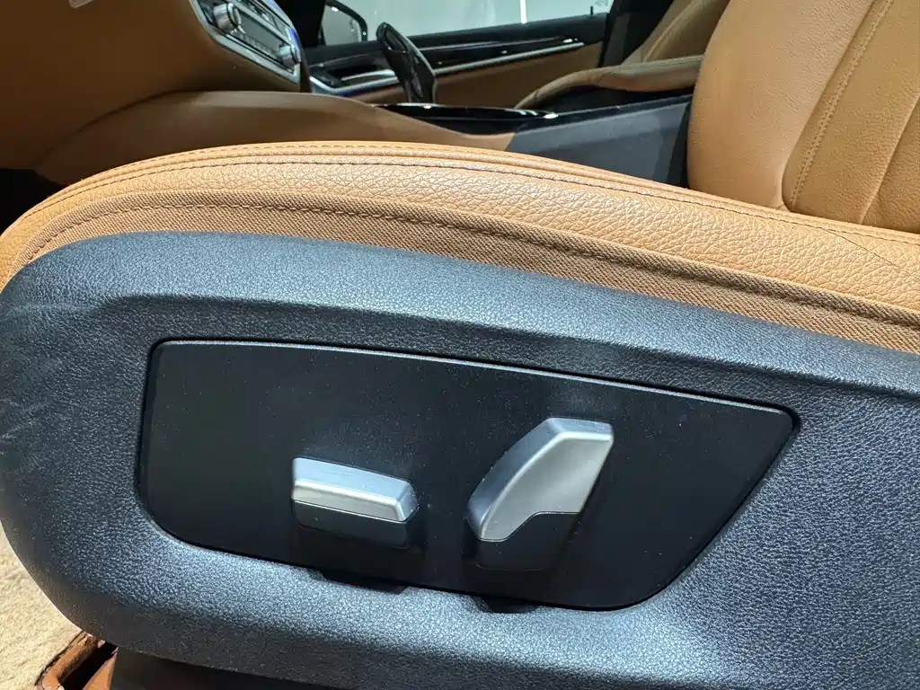 BMW 5 Series 2017 — фото 17
