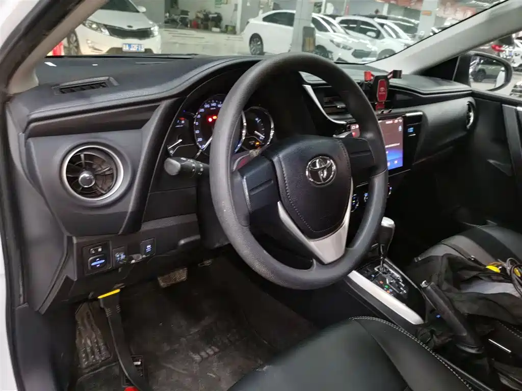 Toyota Corolla 2018 — фото 6