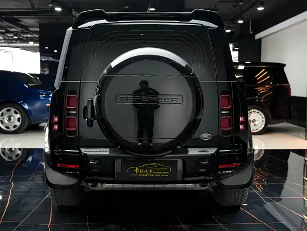 Land Rover Defender 2021