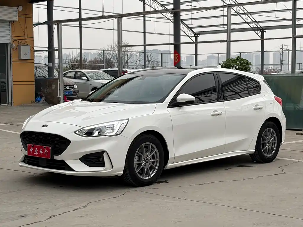 Ford Focus 2020 — фото 1