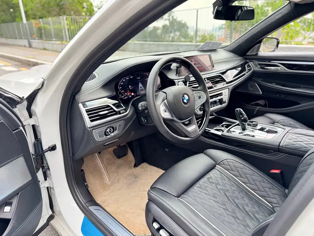 BMW 7 Series 2022 — фото 10