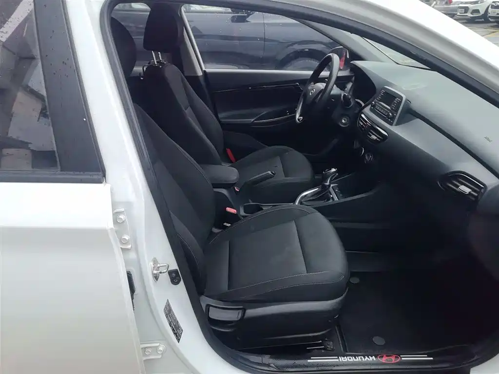 Hyundai Elantra 2020 — фото 25