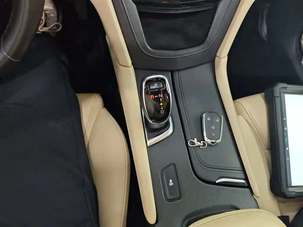 Cadillac XT5 2017 — фото 14