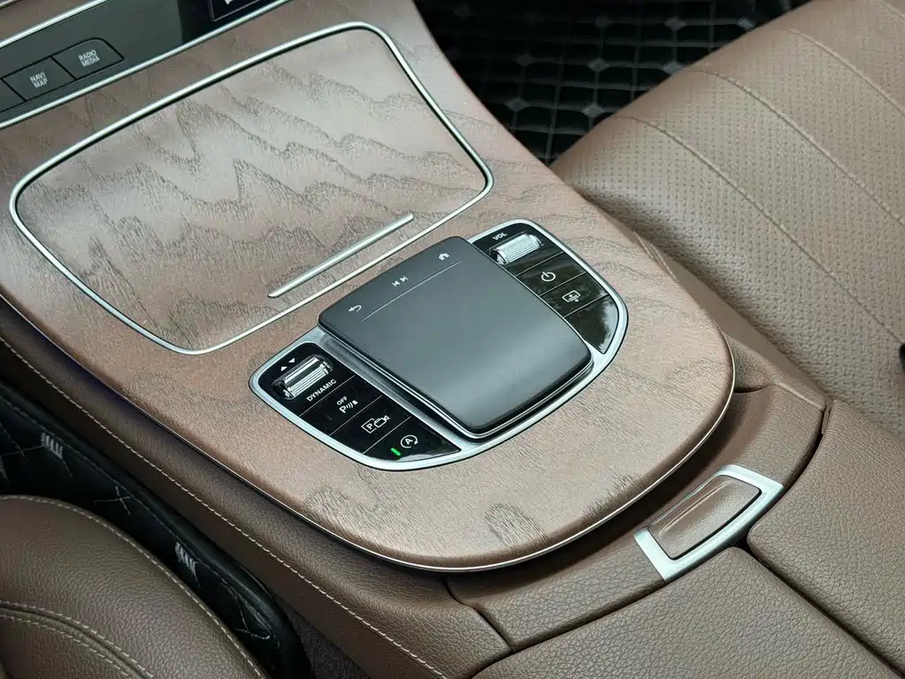Mercedes-Benz E-Class 2023 — фото 10