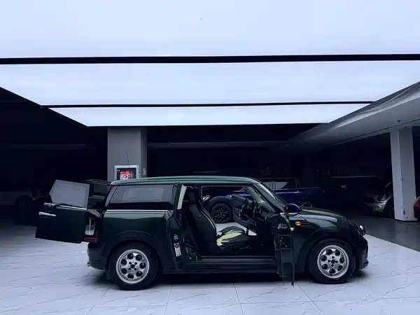 MINI Clubman 2011