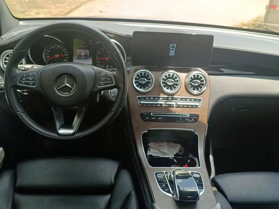 Mercedes-Benz GLC 2017 — фото 12