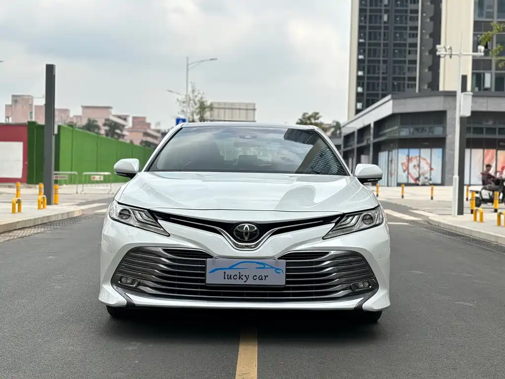 Toyota Camry 2021 — фото 2