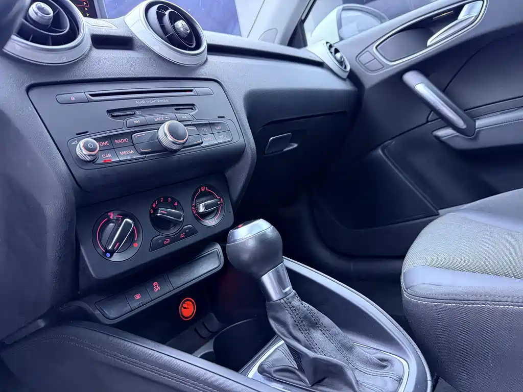 Audi A1 2012 — фото 13