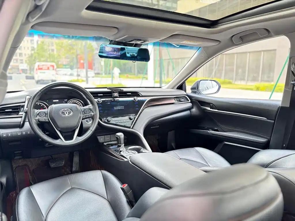 Toyota Camry 2021 — фото 14