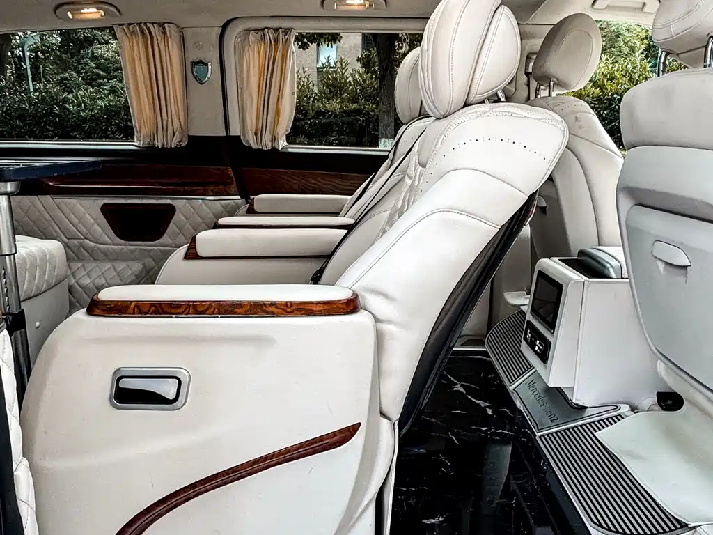 Mercedes-Benz V-Class 2021 — фото 20