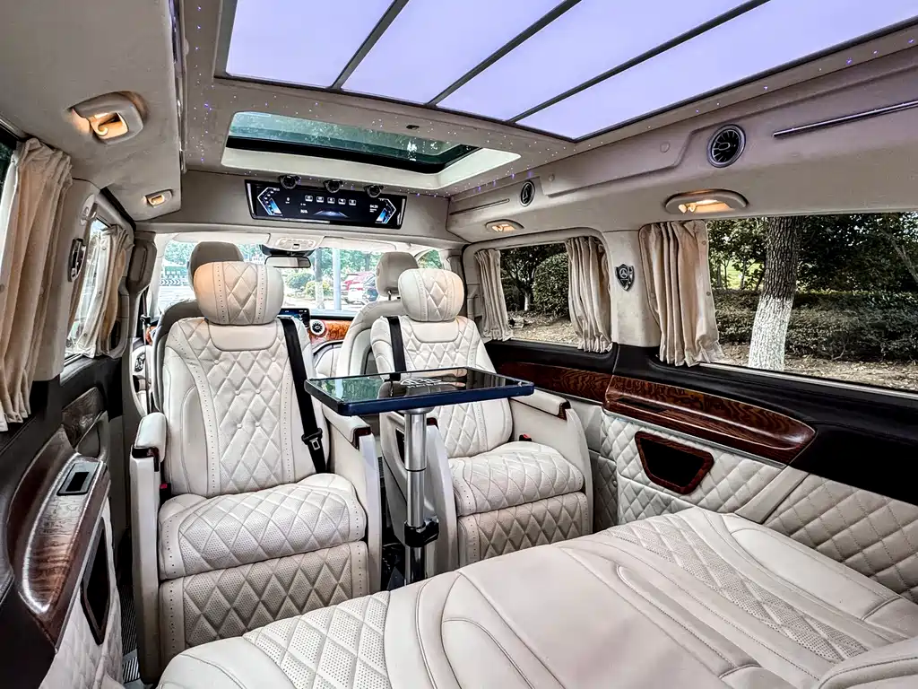 Mercedes-Benz V-Class 2021 — фото 25