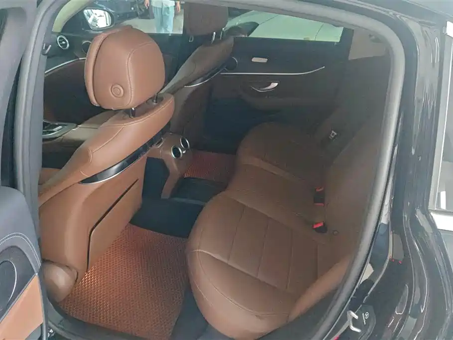 Mercedes-Benz E-Class 2019 — фото 11