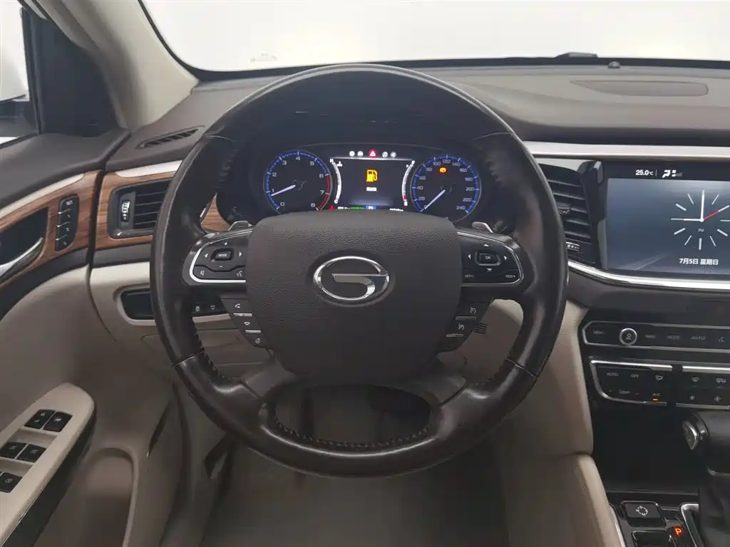 GAC Motor Trumpchi GS8 2017 — фото 11