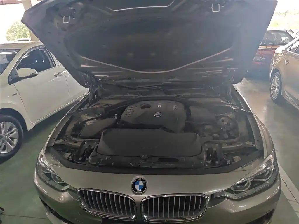 BMW 3 Series 2018 — фото 16