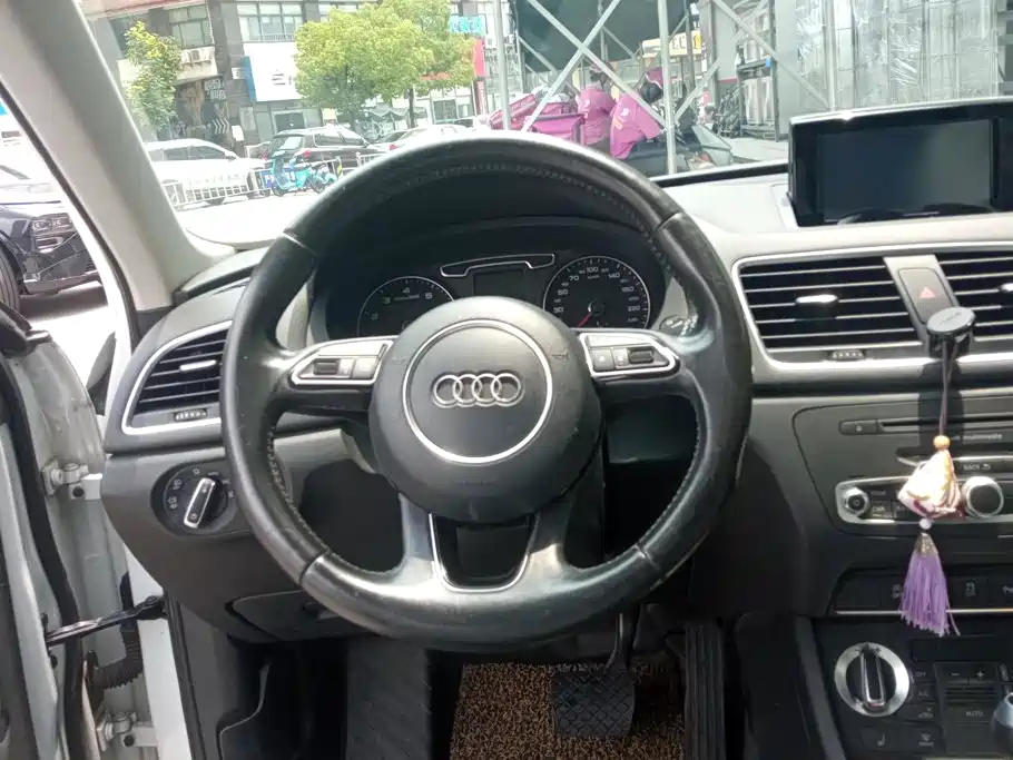 Audi Q3 2015 — фото 15