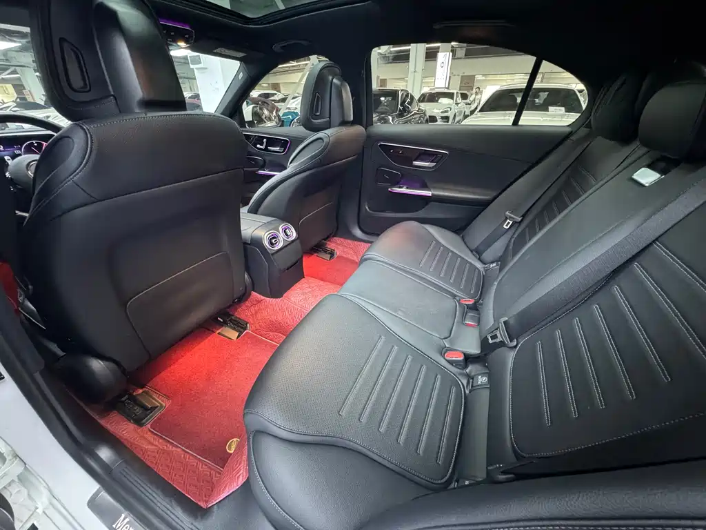 Mercedes-Benz C-Class 2025 — фото 10