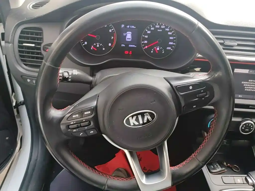 Kia KX Cross 2019 — фото 11