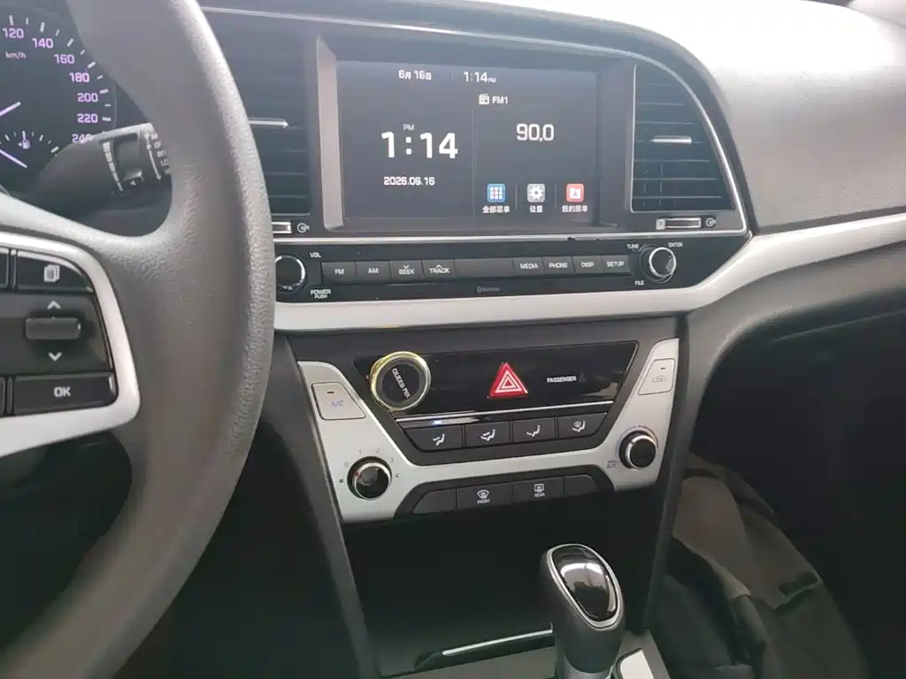Hyundai Elantra 2016 — фото 13